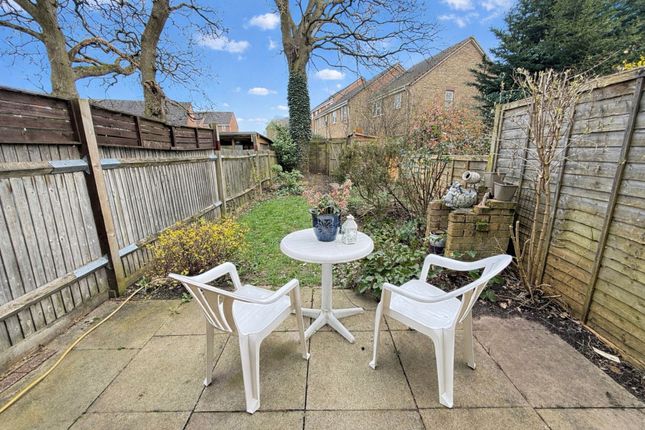 42 Redwood Close, Watford photo 2