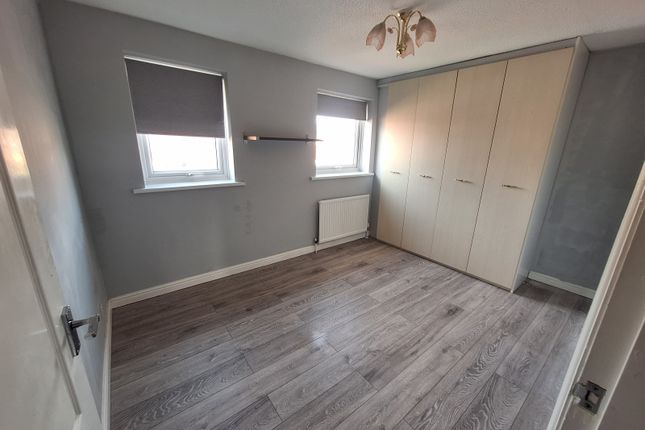2 Belfry Court, Wakefield photo 5