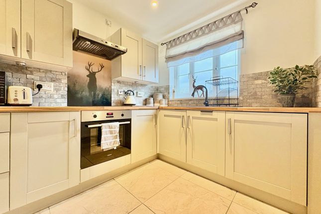 16, Willow Way, Darley Dale photo 2
