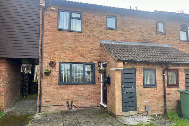 Thumbnail Terraced house for sale in Spoondell, Dunstable