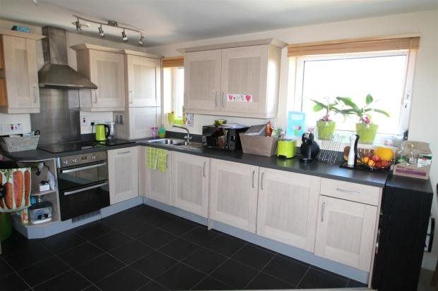 62, Edmund Court, Basingstoke, Hampshire photo 3