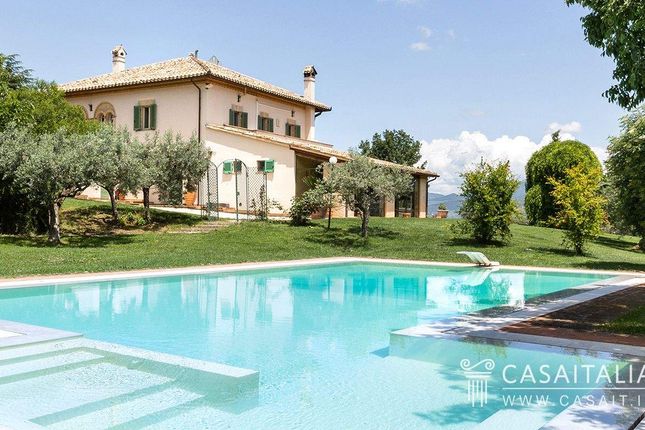 Villa for sale in Montefalco, Umbria, Italy