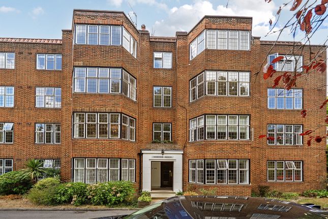 138 Highlands Heath,, Portsmouth Road, London photo 4