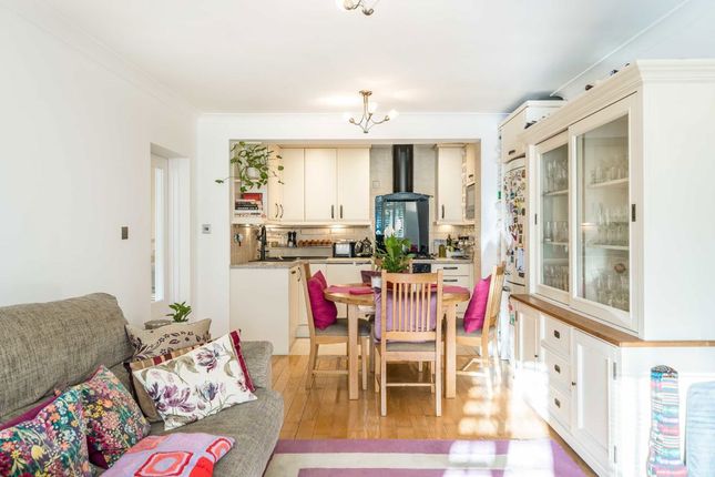 Flat 6, 110, Christchurch Road, London photo 2