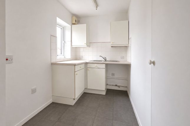 11, Pentland Place, Northolt photo 3