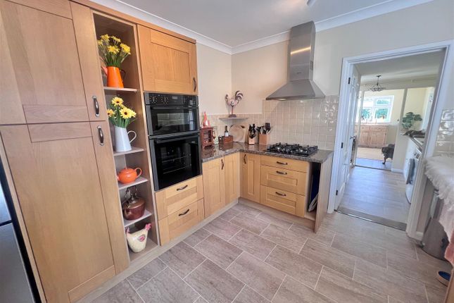 6, Brookside, Gillingham photo 2