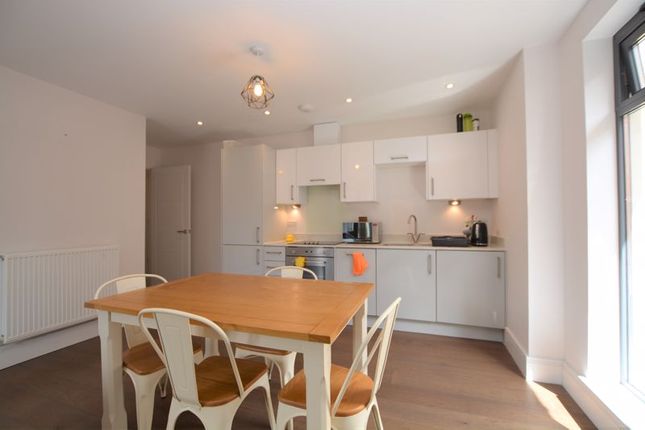 Flat 9, Blake House, Bishops Road, Slough photo 4