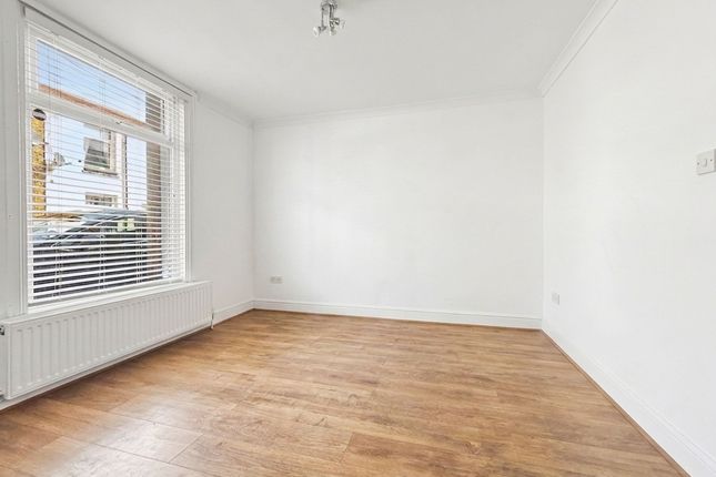 47 James Street, Sheerness photo 2