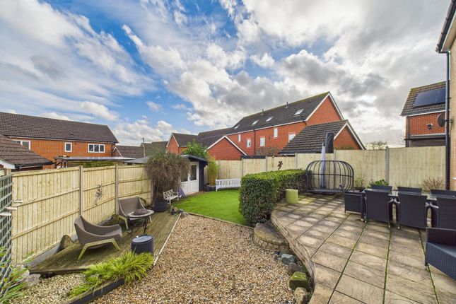 29, Rivenhall Way, Hoo, Rochester photo 4
