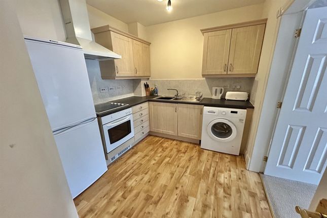17 Riverside Court Waters Edge, Stockport photo 3