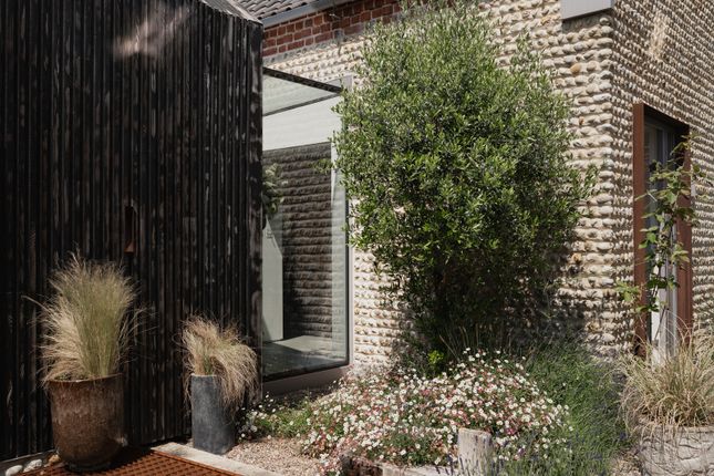 292234 - Seven Whistlers, Salthouse (Exteriors)-34.Jpg