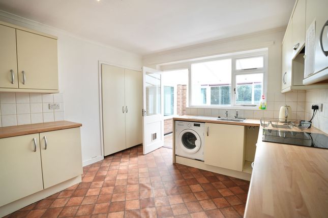 4 Warren Drive, Norwich photo 2