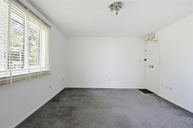 31,, Tempsford Close, Enfield photo 2