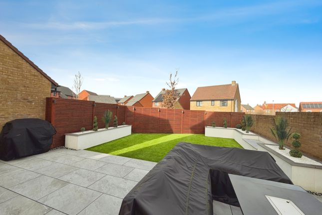 1, Paddock Close, Ashford photo 4
