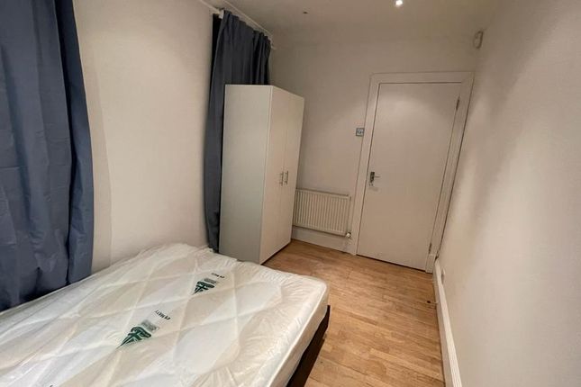 Room to rent in Hendon Way, London