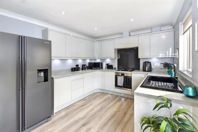 6, Admiralty Way, Eastbourne photo 3