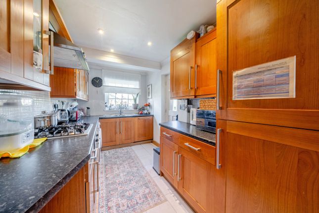 34, Abergeldie Road, London photo 4