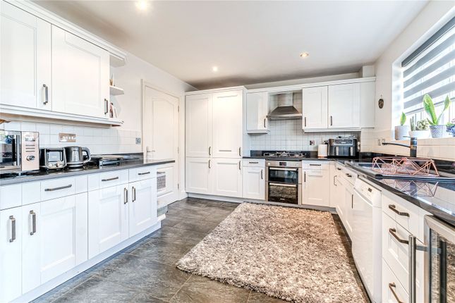 9, Chestnut View, Leeds photo 2