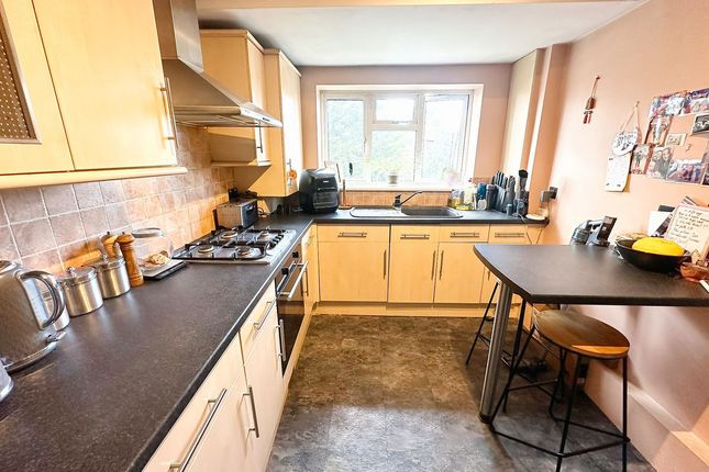17, Kingsbridge Road, Romford photo 2