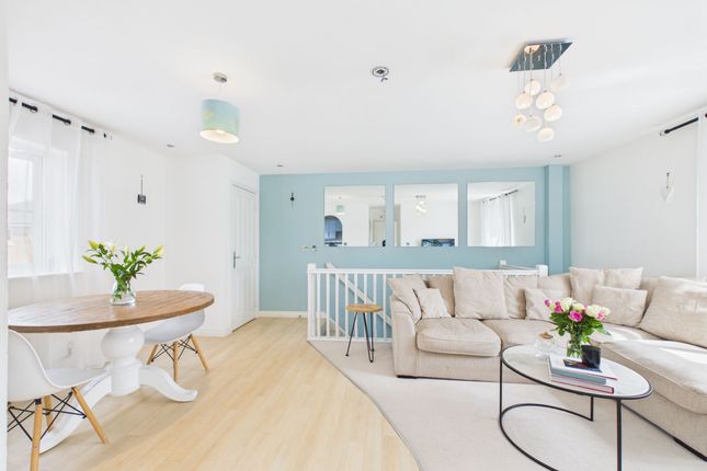 17 Kempley Close, Cheltenham photo 3