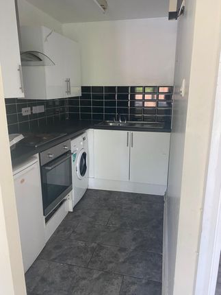 Detached house to rent in The Ridings, Luton