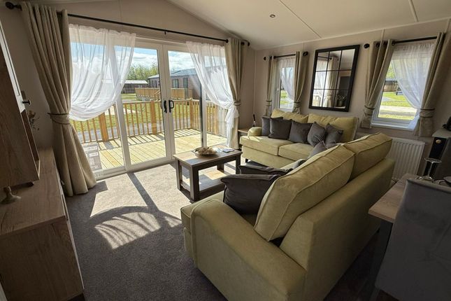 YR20 - Willerby Gainsborough Lodge at South Lakeland Leisure Village, Borwick Ln, Warton, Carnforth photo 5
