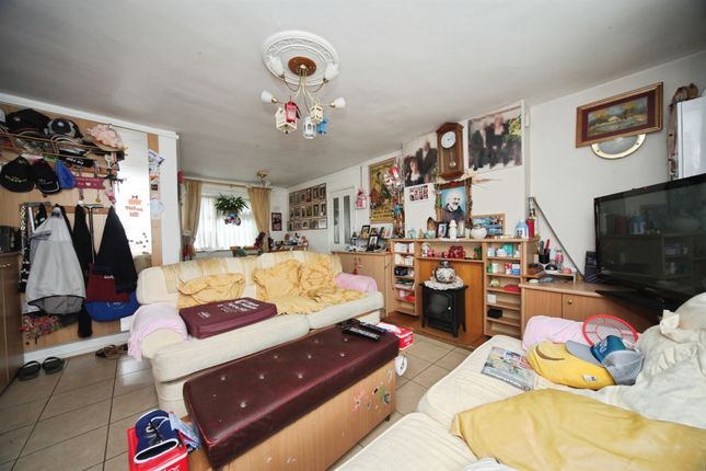 165, Whipperley Way, Luton photo 4