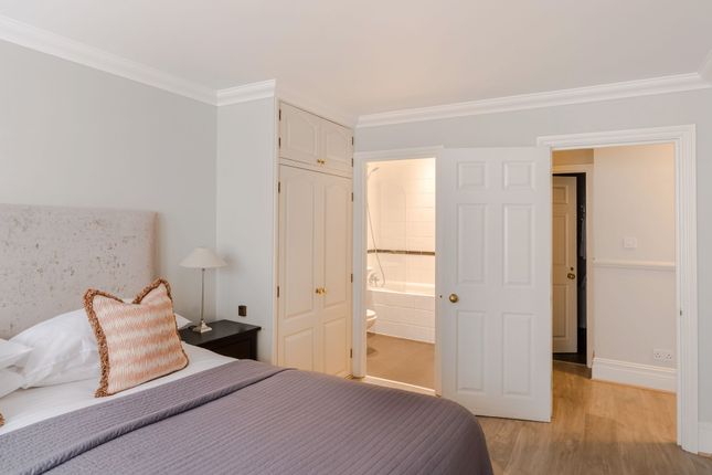 Flat 16, York Place Mansions, London photo 4
