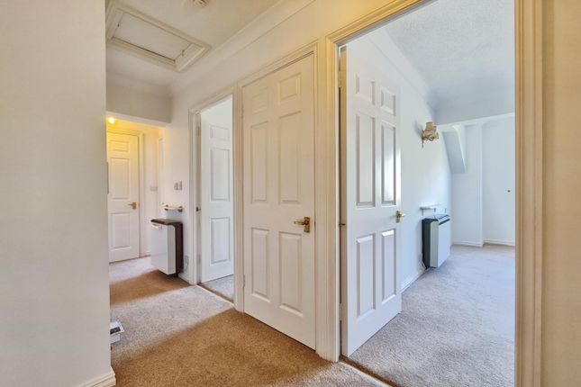 35 Redwood Manor,, Tanners Lane, Surrey photo 4