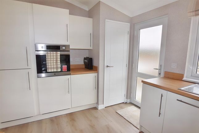 Mobile/park home for sale in Willowside Park Homes, Wheal Rose, Redruth
