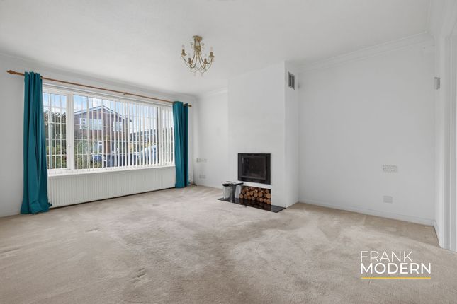 100 Stephenson Way, Bourne photo 2