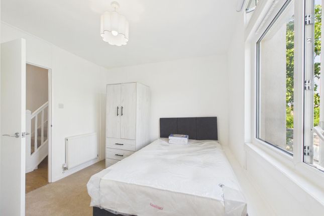 163, Cedars Road, London photo 4