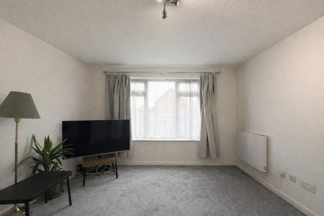 25, Withy Bush, Burgess Hill photo 3