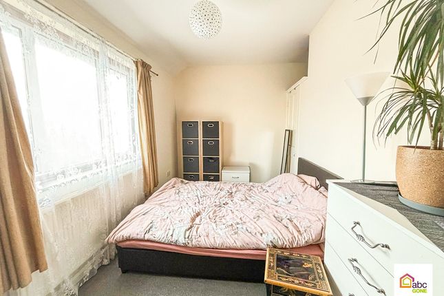 64 Comyns Road,, . photo 3