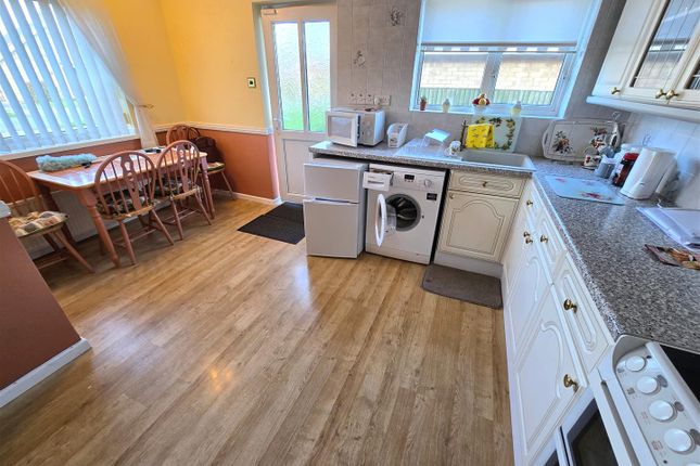 11, Firs Avenue, Great Yarmouth photo 3