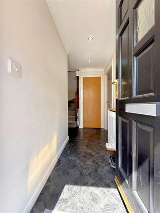 8, Lavender Court, Fareham photo 4