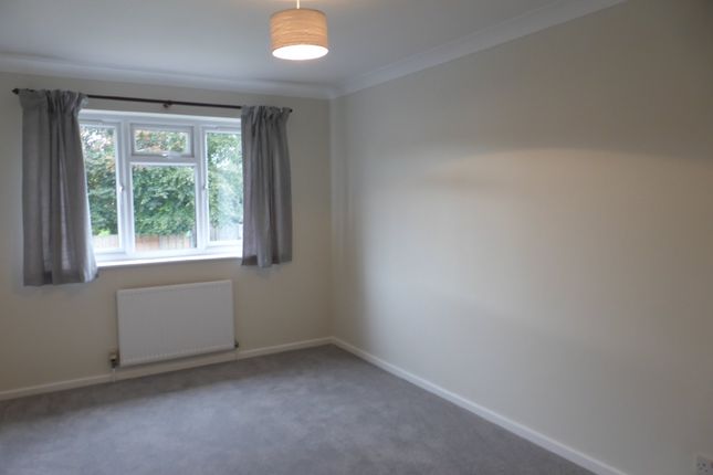 Flat to rent in Albury Road, Merstham, Redhill