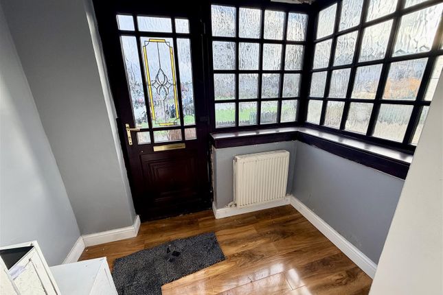 35, Royal Meadow Drive, Atherstone photo 2