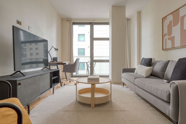 Thumbnail Flat to rent in Canary Wharf, London