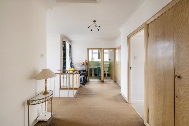 The Warren Drive, E11