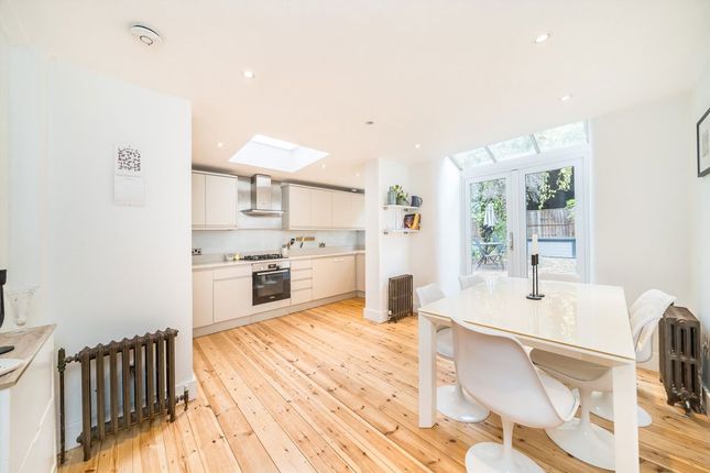 327, Eversleigh Road, London photo 4