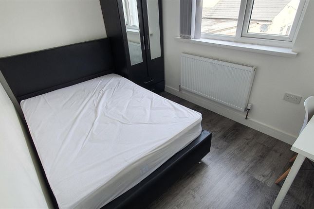 Flat to rent in Richards Street, Cathays, Cardiff