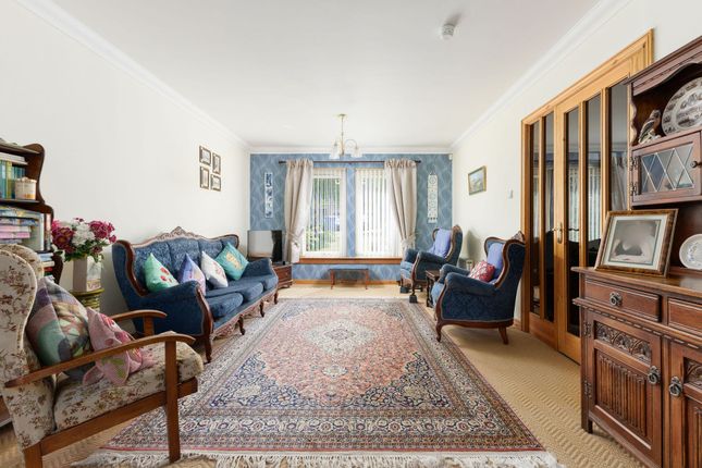 4 Adia Road, Dunfermline photo 4