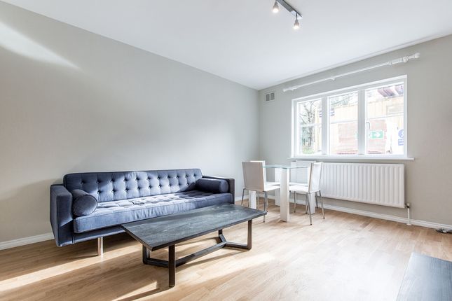 Thumbnail Flat to rent in Clapham Court Terrace, Kings Avenue, London
