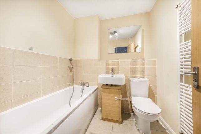 Property for sale in Meadowbank Close, Osterley, Isleworth