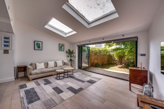Flat 1, 464 Uxbridge Road, London photo 3