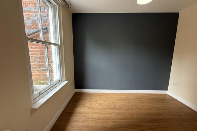 Flat 3, St. Johns Square, Wolverhampton photo 4