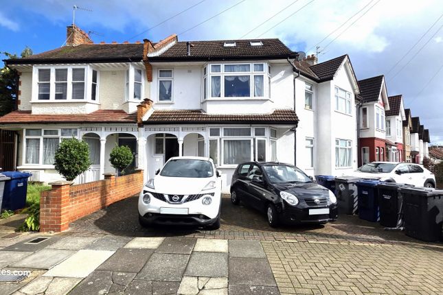 Studio Apartment For Sale Woodgrange Avenue, London N12