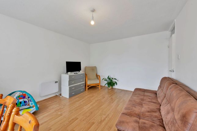 58 Swift Close, Royston photo 4