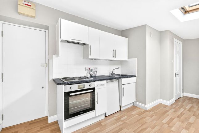 Flat 10, 28, Earls Court Garden, London photo 3